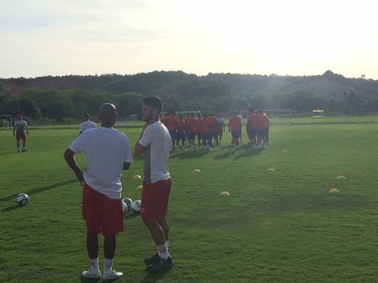 Jogadores contratados do Náutico marcam presença no CT: o goleiro Tiago Cardoso; os zagueiros Tiago Alves, Éverton Páscoa e Nirley; o meia Dudu; os atacantes Juninho, Anselmo e William Silva. Por outro lado, quatro atletas não estiveram presentes. O goleiro Bruno e O meia Marco Antônio chegam para os treinos neste terça. Já o volante Rodrigo Souza e o atacante Giva se apresentam na quarta.