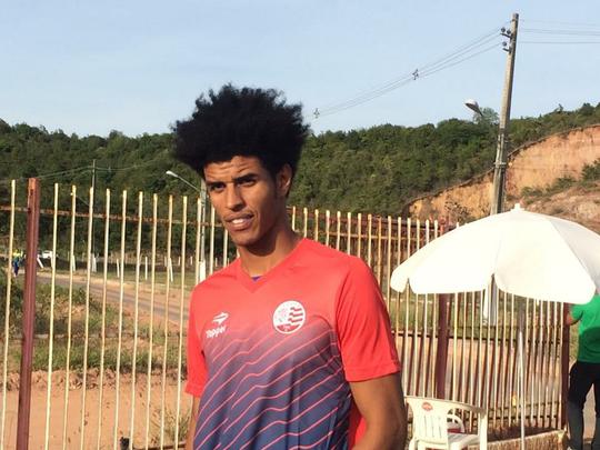 Jogadores contratados do Náutico marcam presença no CT: o goleiro Tiago Cardoso; os zagueiros Tiago Alves, Éverton Páscoa e Nirley; o meia Dudu; os atacantes Juninho, Anselmo e William Silva. Por outro lado, quatro atletas não estiveram presentes. O goleiro Bruno e O meia Marco Antônio chegam para os treinos neste terça. Já o volante Rodrigo Souza e o atacante Giva se apresentam na quarta.