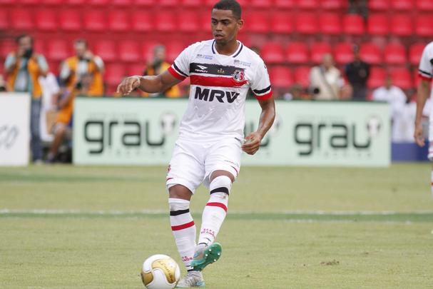 Revelado no clube, o volante Wellington Czar foi titular absoluto da cabea de rea do Santa Cruz na campanha do acesso  Primeira Diviso, ainda em 2015. Com a chegada de Uillian Correia no ano passado, perdeu espao e se tornou uma espcie de 12 titular da equipe. Na ltima temporada, defendeu o Tricolor por 28 confrontos, registrando atuaes em todas as competies disputadas pelo clube coral durante o ano. 