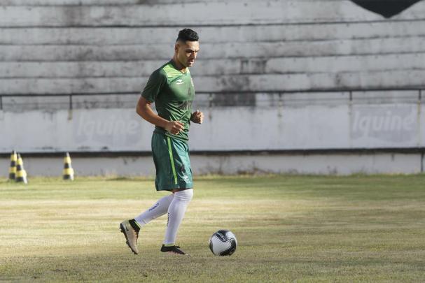 O zagueiro de 26 anos Jaime  rodado, mas pouco jogou na ltima temporada pelo Joinville-SC. Foram apenas duas partidas disputadas no Tricolor Catarinense e mais 12 pelo Figueirense em 2016. O defensor passou tambm por Portuguesa-SP, Rio Verde-GO, Anpolis-GO, Nacional (de Portugal) e Nacional-SP. Curiosamente, o jogador  agenciado por Thiago Gentil (ou Tubaro), que jogou no Santa Cruz e Nutico, e esteve no Arruda.