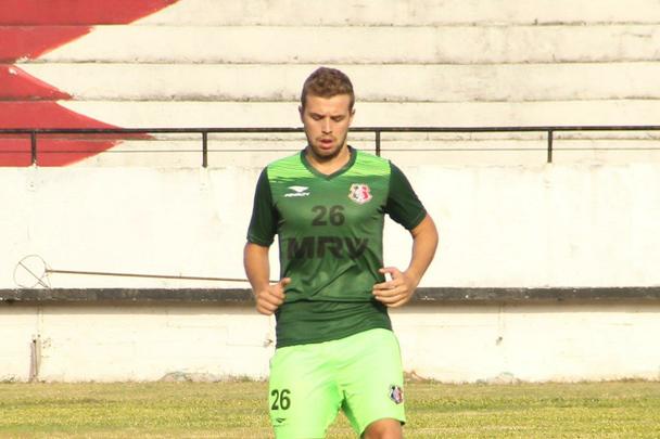Aps quase acertar com o Nutico, o meia-atacante Thoms foi anunciado como reforo coral. Mesmo tendo apenas 23 anos, o avanado  rodado. Iniciou como profissional no Flamengo, jigou tambm no italiano Siena, Ponte Preta e Seattle Sounders, dos Estados Unidos, e por ltimo o Joinville. Defendeu tambm a Seleo Brasileira Sub-20, em 2012.