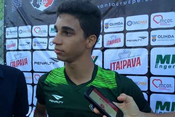 Promovido do sub-20 ao elenco profissional no fim do ano passado, o lateral esquerdo Eduardo ganhou destaque durante a pr-temporada por conta do problema mdico com Tiago Costa, titular da posio.