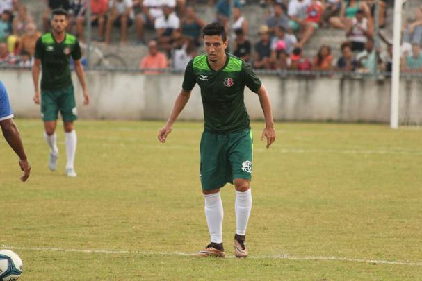 O meia-atacante Lo Costa, de 30 anos chega para brigar pela posio no setor. Formado nas categorias de base do Santo Andr-SP, Lo Costa defendeu outras onze equipes paulistas, com destaque para a passagem pela Portuguesa, quando disputou 18 partidas pelo clube. O atleta estava vestindo a camisa do Mumbai City, clube da primeira diviso do futebol indiano