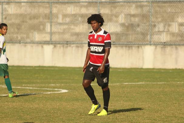 O atacante William Barbio foi o terceiro reforo anunciado pelo Santa para 2017. O avanado pertence ao Vasco da Gama e foi cedido por emprstimo ao Tricolor at o final da temporada. O atleta de 24 anos disputou o ltimo Brasileiro da Srie A pelo Amrica-MG, onde foi pouco aproveitado (atuou em apenas dois jogos). Antes, vestiu as camisas do Joinville, Chapecoense, Bahia, Atltico/GO e Nova Iguau.