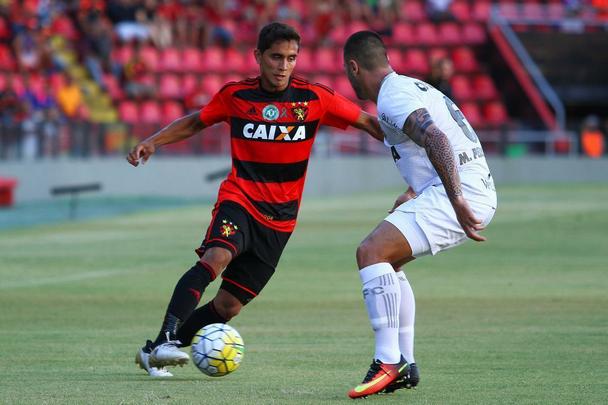 Titular na maior parte da Série A, Everton Felipe tem contrato com o clube até dezembro de 2020. É o vínculo mais longo do atual elenco. O jogador de 19 anos teve a primeira temporada cheia como profissional e tem espaço na categoria de base da Seleção Brasileira Sub-20, sendo convocado para disputa do Campeonato Sul-Americano deste ano. Com uma lesão na coxa, no entanto, foi cortado de última hora da equipe e não jogará o torneio.
