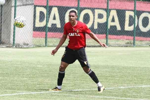 Formado nas categorias de base do Leão, o zagueiro Oswaldo de 23 anos mantém contrato com o clube até dezembro deste ano. No início de 2016, durante um período de empréstimo, disputou o estadual pelo XV de Piracicaba em São Paulo. Pelo Sport no mesmo ano, esteve em campo somente duas vezes. Compôs a dupla de zaga ao lado de Durval diante do Santos quando o time não pôde contar com Ronaldo Alves, Matheus Ferraz ou Henríquez. E outra vez diante do Grêmio, em campo por apenas seis minutos na vaga de Ronaldo Alves.