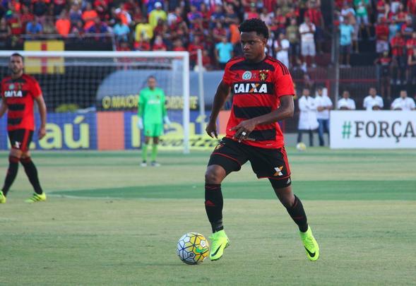 Referência no Sport e liderança dentro de campo, Rithely mantém contrato com o clube pernambucano até abril de 2019. O jogador, contudo, tornou-se alvo de constante assédio dos clubes do eixo Sul-Sudeste. Recebeu propostas do Corinthians, Atlético-MG e Internacional ao fim de 2016, que esbarraram na alta multa rescisória do atleta. Dando por fim as especulações, o Sport renovou com o volante até 2022 e acertou a compra dos 50% restantes de seus direitos. Ficando agora, portanto, com os 100%.