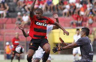 Desconhecido da maioria dos torcedores, o atacante Paulo Henrique, de 27 anos, chega ao Sport como uma aposta aps passar seis temporadas atuando fora do pas. Revelado pelo Atltico-MG em 2007, quando trabalhou com Alexandre Faria, Paulo Henrique se transferiu aos 18 anos para o Heereveen, da Holanda, onde permaneceu por trs temporadas. Registra passagens tambm por Palmeiras, Westerlo (Blgica), Trabzonspor (Turquia), esteve no futebol chins e, mais recentemente, emprestado ao Estoril.