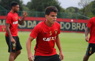 ltimo contratado neste incio de temporada, o volante Rodrigo chegou por emprstimo de um ano junto a Tombense. Disputou a temporada passada pelo Palmeiras e estava no clube paulista. O jogador de 23 anos chega para uma das posies mais carentes do elenco rubro-negro. 