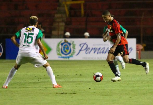 Formado nas categorias de base do Rubro-negro, o lateral esquerdo Caio foi promovido ao time principal nesta temporada. Integra o clube desde o Sub-17, em 2015, quando conquistou o vice-campeonato da Copa do Brasil. Devido a sua atuação naquele ano, garantiu uma vaga na Seleção Brasileira Sub-18. Caio assinou seu contrato profissional com o clube no ano passado e, diante do Belo Jardim pelo Pernambucano nesta temporada, fez sua estreia na equipe principal do Sport.