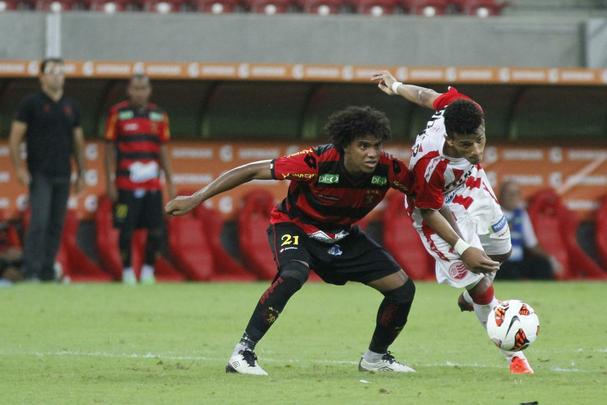Escolhido como 'Cristo' pela torcida como um dos responsáveis pelo rebaixamento no ano anterior, Rithely foi perseguido por parte dos rubro-negros. Chegou a ser agredido por membros de uma torcida organizada ao desembarcar no Recife após uma derrota na Série B de 2013. De a volta por cima, porém. Conseguiu ultrapassar a marca de 100 jogos pelo Sport. Fez 34 partidas como titular na campanha que recolocou o Sport de volta à Série A. Foi destaque positivo. A desconfiança da torcida já estava sendo deixada de lado ao fim do ano e Rithely, enfim, firmava-se como uma realidade no Leão.
