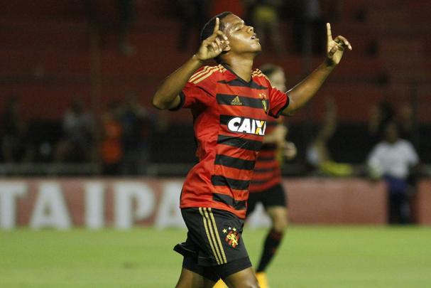 Consolidado como uma das principais peças do elenco do Sport, Rithely fez a sua temporada de ouro no Sport em 2015. Foi destaque no time que bater na trave na meta de levar o Sport à Libertadores, terminando a Série A na sexta posição. Em alta, foi alvo do futebol chinês com valores milionários. O Leão conseguiu segurar o volante mais uma vez e ampliou o contrato até 2018.