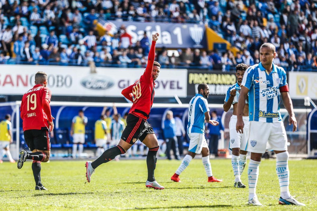 Em Florianpolis, pela 11 rodada do Brasileiro, uma participao decisiva. O Sport perdia por 2 a 1 para o Ava at os 93 minutos de jogo. Prximo ao apito final, pnalti para o Rubro-negro. Na marca da cal, Andr converteu a cobrana  deixando tudo igual e trazendo o empate para casa. 