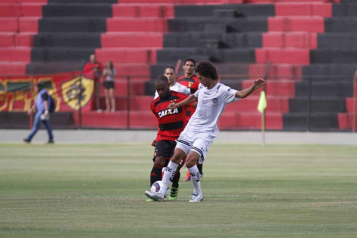 No primeiro compromisso do Sport pelo Estadual, o Rubro-negro bateu o Central sem dificuldades, com gols de Rogério, Diego Souza e Reinaldo Lenis, na Ilha do Retiro.