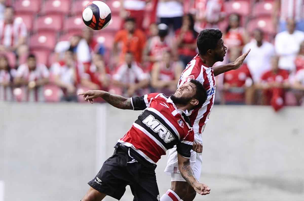 Nutico e Santa Cruz fizeram um clssico bastante equilibrado e pegado dentro de campo na estreia dos clubes no Campeonato Pernambucano 2017