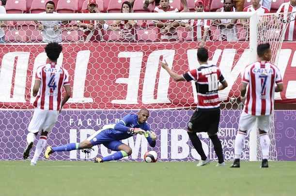 Nutico e Santa Cruz fizeram um clssico bastante equilibrado e pegado dentro de campo na estreia dos clubes no Campeonato Pernambucano 2017