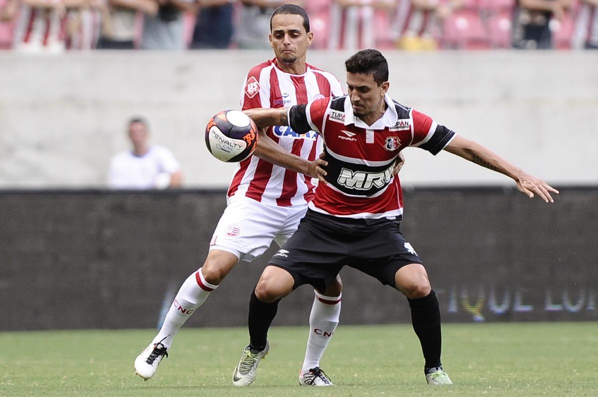 Nutico e Santa Cruz fizeram um clssico bastante equilibrado e pegado dentro de campo na estreia dos clubes no Campeonato Pernambucano 2017