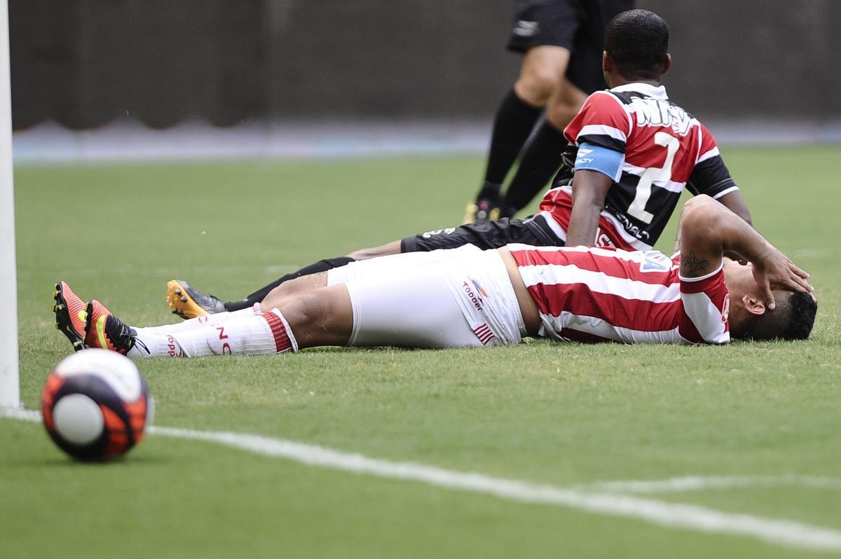 Nutico e Santa Cruz fizeram um clssico bastante equilibrado e pegado dentro de campo na estreia dos clubes no Campeonato Pernambucano 2017