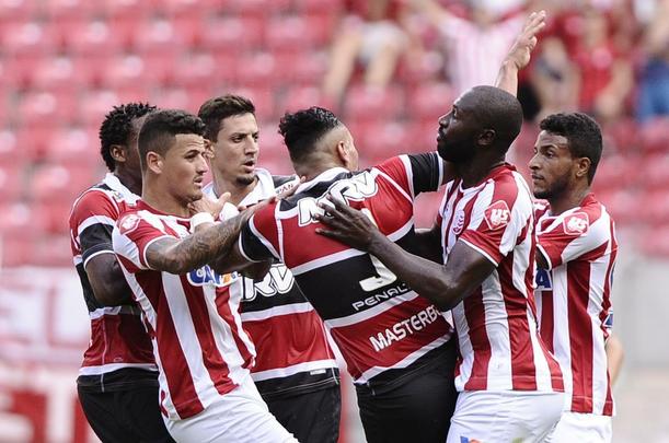 Nutico e Santa Cruz fizeram um clssico bastante equilibrado e pegado dentro de campo na estreia dos clubes no Campeonato Pernambucano 2017