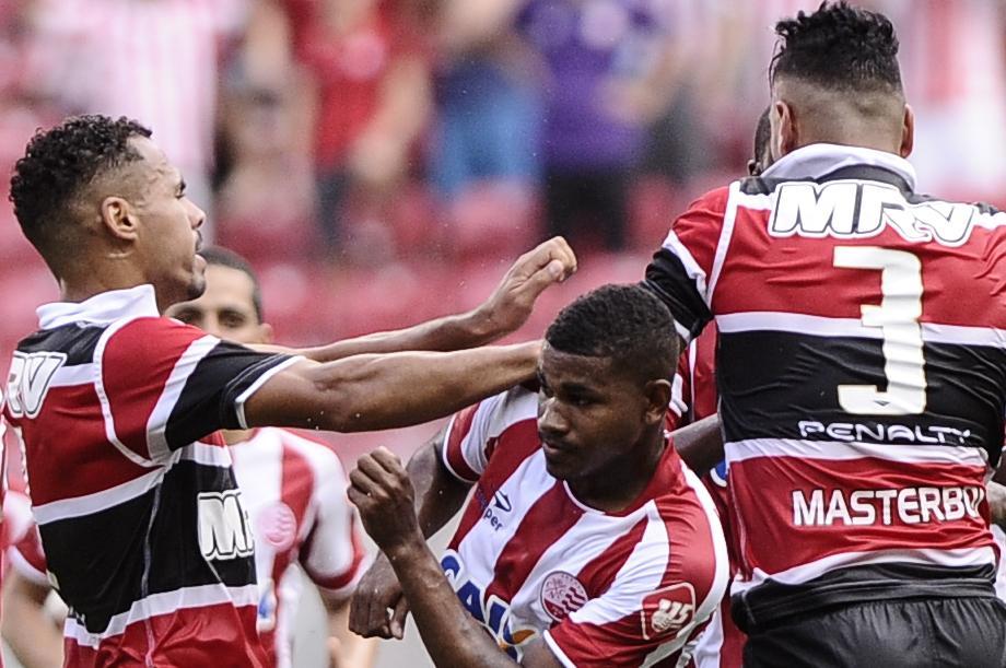 Nutico e Santa Cruz fizeram um clssico bastante equilibrado e pegado dentro de campo na estreia dos clubes no Campeonato Pernambucano 2017