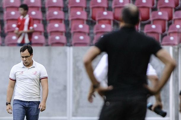 Nutico e Santa Cruz fizeram um clssico bastante equilibrado e pegado dentro de campo na estreia dos clubes no Campeonato Pernambucano 2017