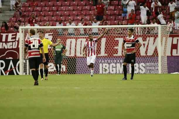 Nutico e Santa Cruz fizeram um clssico bastante equilibrado e pegado dentro de campo na estreia dos clubes no Campeonato Pernambucano 2017
