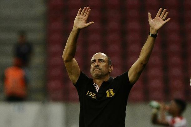 Nutico e Santa Cruz fizeram um clssico bastante equilibrado e pegado dentro de campo na estreia dos clubes no Campeonato Pernambucano 2017