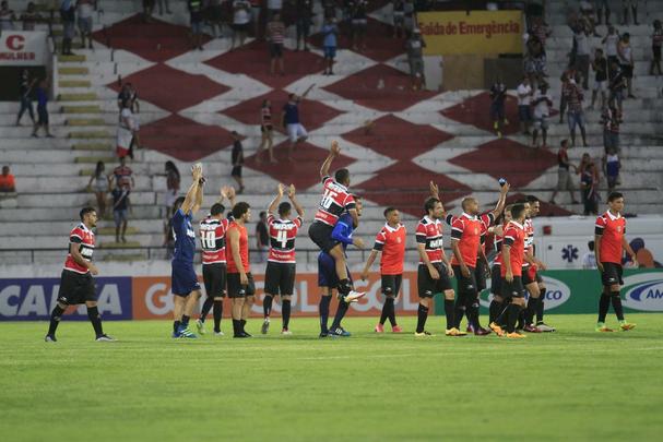 Em jogo truncado no Arruda pela segunda rodada da fase de grupos da Copa do Nordeste, o Tricolor garantiu a vitória no segundo Clássico das Emoções no ano