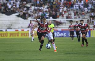 Em jogo truncado no Arruda pela segunda rodada da fase de grupos da Copa do Nordeste, o Tricolor garantiu a vitria no segundo Clssico das Emoes no ano