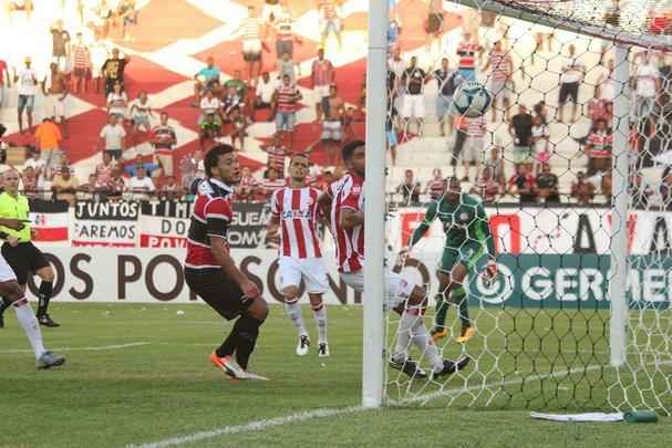 Em jogo truncado no Arruda pela segunda rodada da fase de grupos da Copa do Nordeste, o Tricolor garantiu a vitória no segundo Clássico das Emoções no ano