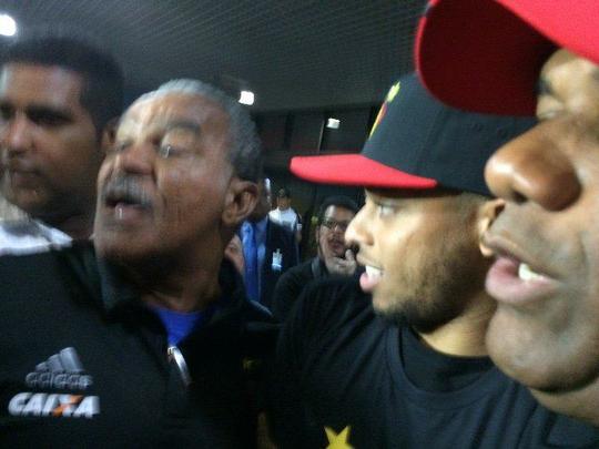 André se tornou ídolo da torcida do Sport após vestir a camisa do clube em 2015, ano da melhor campanha na era dos pontos corridos do Brasileirão. Foram 13 gols no Nacional e 14 no total, em 34 jogos pelo Leão. O atacante deixou o clube ao final do contrato de empréstimo junto ao Atlético-MG e não repetiu o rendimento por Corinthians e Sporting-POR na última temporada. André volta à Ilha do Retiro como a maior contratação da história do Sport, com as cifras de R$ 4 milhões.