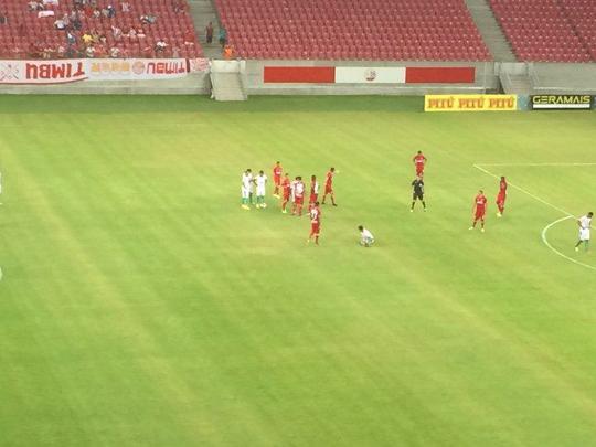 Repleto de desfalques, o Náutico recebeu o Salgueiro na noite desta quarta-feira diante de um estádio praticamente vazio