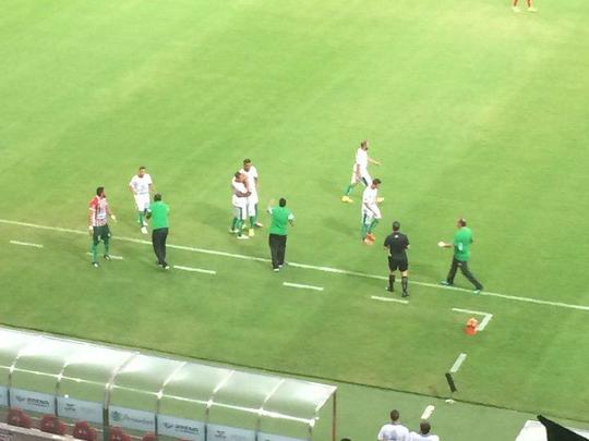 Repleto de desfalques, o Náutico recebeu o Salgueiro na noite desta quarta-feira diante de um estádio praticamente vazio