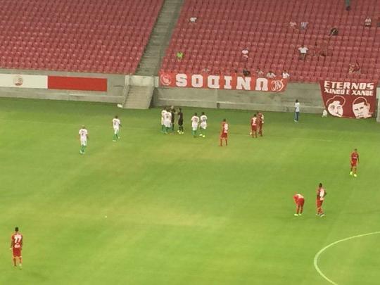 Repleto de desfalques, o Náutico recebeu o Salgueiro na noite desta quarta-feira diante de um estádio praticamente vazio