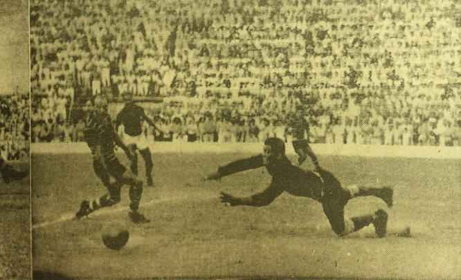 1958 - Neste ano, Santa Cruz e Sport decidiram o Super Campeonato Pernambucano de 1957. A vit�ria coral rendeu at� parte da m�sica do compositor de frevo Capiba. A can��o foi chamada de o Mais Querido, posteriormente adotada como um hino pela torcida