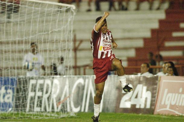 Na trajetória do Náutico na Copa do Brasil de 2007, destaque para a passagem sobre o Corinthians, nas oitavas de final, com empate em 2 a 2 em casa e vitória heróica fora por 2 a 0, com gols de Vagner Rosa e Acosta. O Alvirrubro só parou no Figueirense, após empate em 2 a 2 nos Aflitos e derrota por 1 a 0 no Orlando Scarpelli, em Santa Catarina.