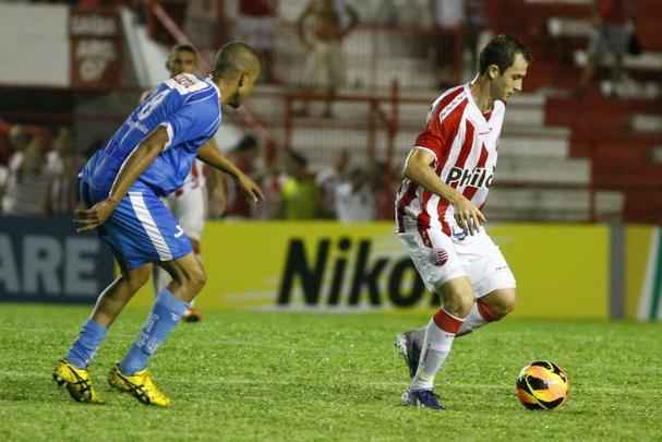 Em 2013, o Náutico sequer passou da primeira fase. O Timbu foi surpreendido por uma derrota por 3 a 1 fora de casa para o Crac-GO e não conseguiu reverter o resultado dentro de casa. Empatou em 1 a 1 na volta, ficando pelo caminho na Copa do Brasil