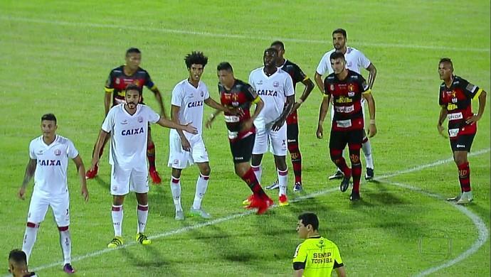 No ano seguinte, em 2017, nova decepo logo na estreia da Copa do Brasil. Contra o Guarani, em Juazeiro (CE), derrota por 1 a 0, adeus na primeira fase e ainda sem R$ 315 mil de premiao. O time na poca era comandado por Dado Cavalcanti