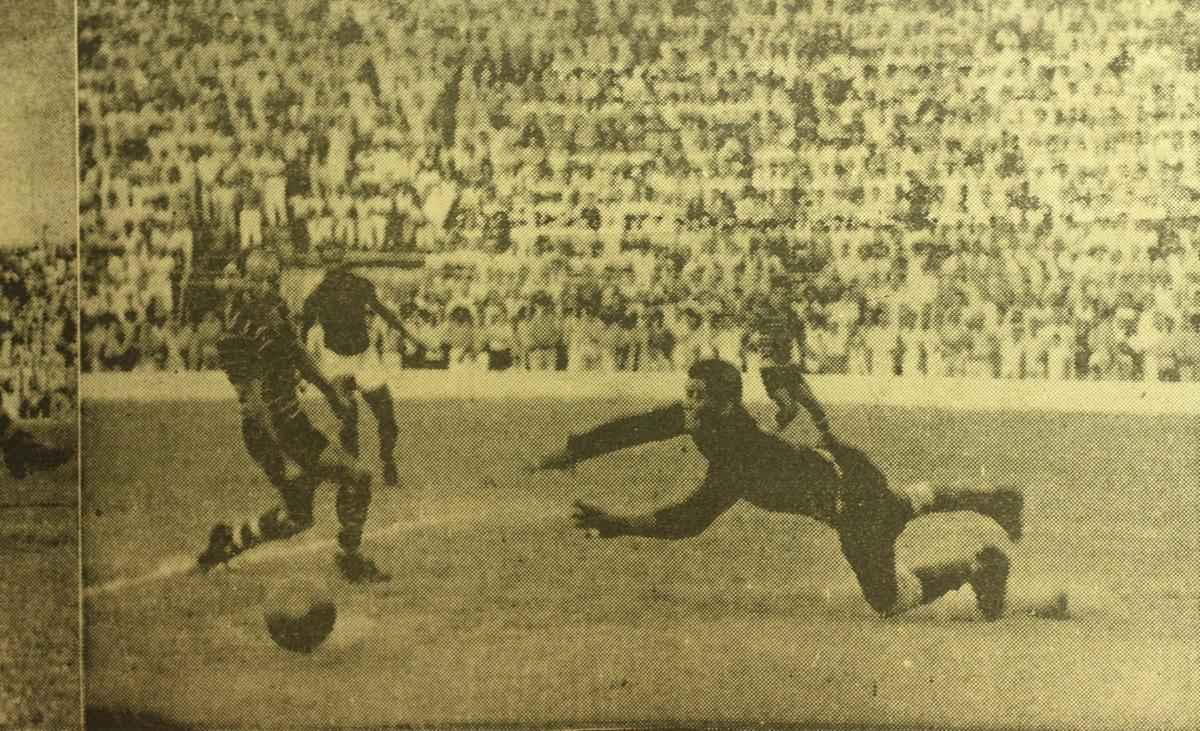 1958 - Neste ano, Santa Cruz e Sport decidiram o Super Campeonato Pernambucano de 1957. A vitria coral rendeu at parte da msica do compositor de frevo Capiba. A cano foi chamada de o Mais Querido, posteriormente adotada como um hino pela torcida