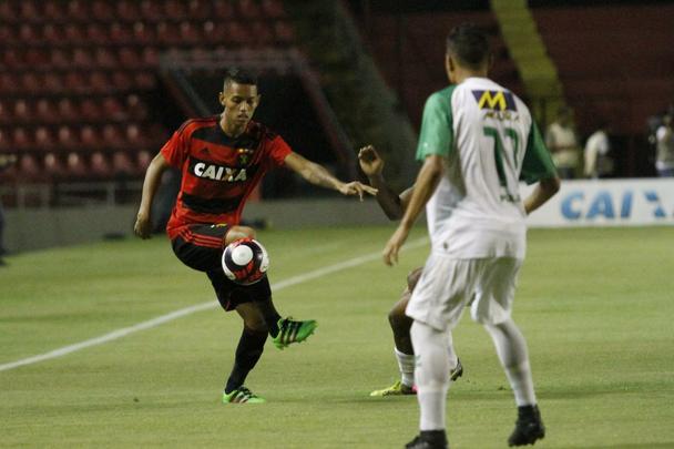 Em mais uma noite de arquibancadas vazias pelo Estadual (foram pouco mais de dois mil torcedores), Sport e Belo Jardim fizeram uma partida de poucas emoes na Ilha