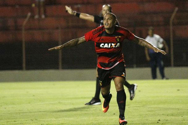 Em mais uma noite de arquibancadas vazias pelo Estadual (foram pouco mais de dois mil torcedores), Sport e Belo Jardim fizeram uma partida de poucas emoes na Ilha