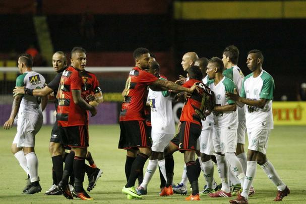 Em mais uma noite de arquibancadas vazias pelo Estadual (foram pouco mais de dois mil torcedores), Sport e Belo Jardim fizeram uma partida de poucas emoes na Ilha