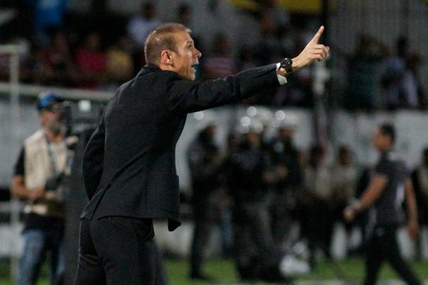 Milton Mendes - está sem emprego desde que deixou o Santa Cruz, em agosto do ano passado. O treinador chegou a ser cogitado em alguns clubes, como o Botafogo, e até no Sport, no início desse ano, mas não acertou. Embora esteja em um patamar salarial considerado alto, não deixa de ser uma opção disponível no mercado