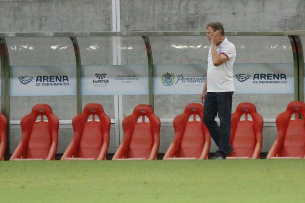 Waldemar Lemos foi apresentado como novo técnico do Náutico no dia 9 de maio. Chegou para substituir Milton Cruz, que foi dispensado pelo Alvirrubro em um processo de readequação financeira no clube. O curto trabalho em 2017 marcou a terceira passagem de Waldemar pelo Timbu, que havia comandado o clube ainda em 2009 e em 2011. Nesta temporada, o técnico esteve a frente do time da Rosa e Silva por oito partidas, sendo sete na Série B do Brasileiro e uma no Pernambucano, resultando em três empates e cinco derrotas. Um aproveitamento de 12,5% que deixou o Timbu na lanterna do nacional.