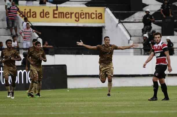 No primeiro Clssico das Multides da temporada, Tricolor e Rubro-negro ficaram no empate no Arruda com gols de Halef Pitbull e Diego Souza 