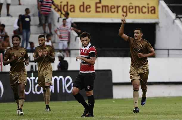 No primeiro Clssico das Multides da temporada, Tricolor e Rubro-negro ficaram no empate no Arruda com gols de Halef Pitbull e Diego Souza 
