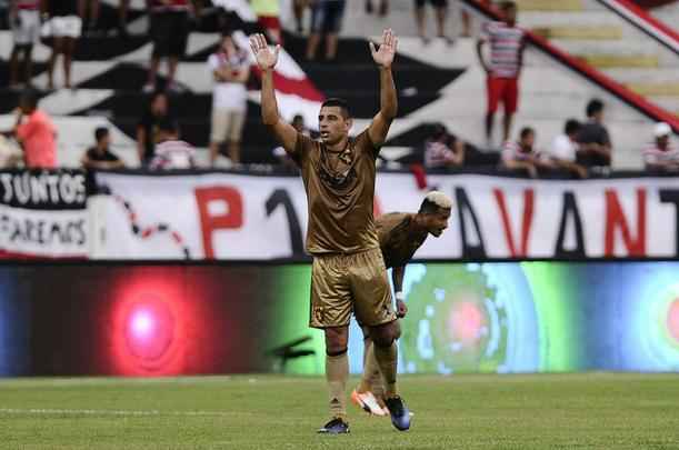No primeiro Clssico das Multides da temporada, Tricolor e Rubro-negro ficaram no empate no Arruda com gols de Halef Pitbull e Diego Souza 