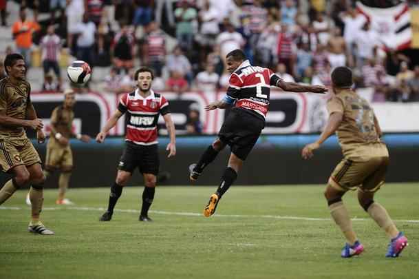 No primeiro Clssico das Multides da temporada, Tricolor e Rubro-negro ficaram no empate no Arruda com gols de Halef Pitbull e Diego Souza 