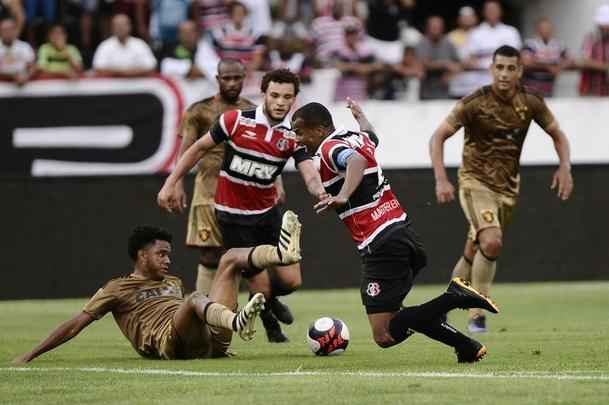 No primeiro Clssico das Multides da temporada, Tricolor e Rubro-negro ficaram no empate no Arruda com gols de Halef Pitbull e Diego Souza 