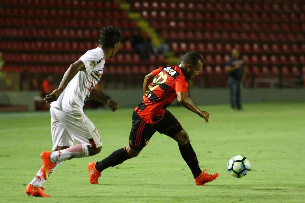 Em Ilha do Retiro com pblico mnimo, rubro-negros garantiram a classificao com gols de Leandro Pereira (2) e Rogrio. Prximo adversrio ser o Boa Vista-RJ.